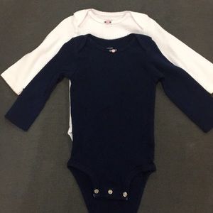 2 pack Carter’s long-sleeve body suits, 12 months
